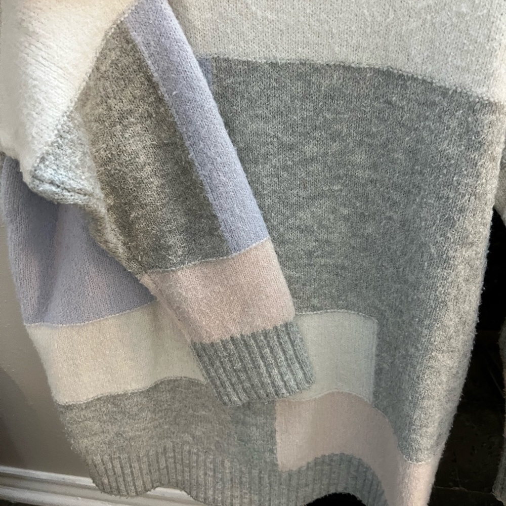 Color block sweater - Picture 3 of 3